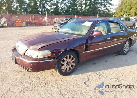 2008 Lincoln Town Car Signature Limited from USA, damaged, VIN 2LNHM82V18X648714